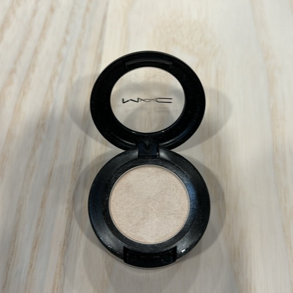 MAC Cosmetics Eyeshadow in Shroom - Picture 3 of 4